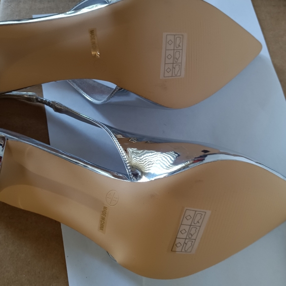 Silver metallic slingback heels - Picture 5 of 5
